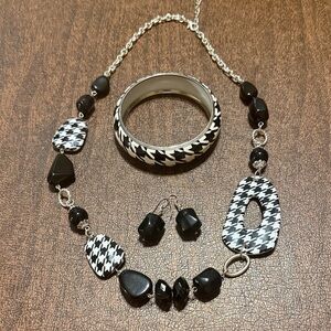 Black & White Houndstooth Necklace, Bracelet & Earrings Set